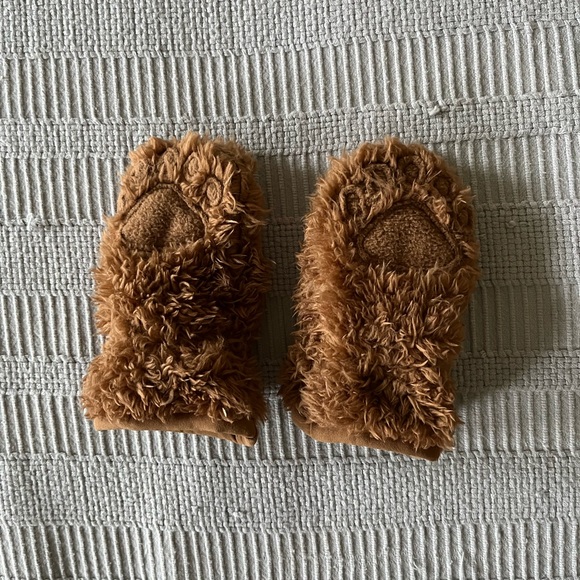 North Face fuzzy bear cub mittens 🐻 - Picture 3 of 5